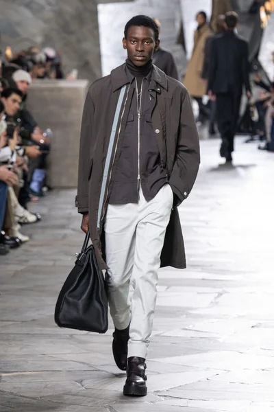 Look 14